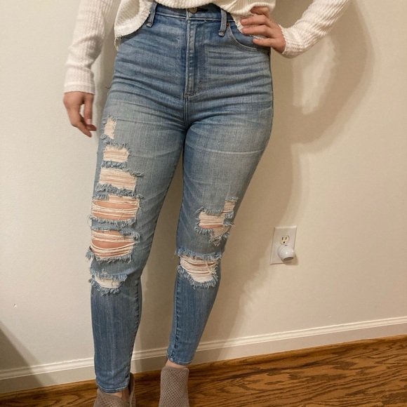 A&F Ultra-high Rise Distressed Jeans - Picture 2 of 8